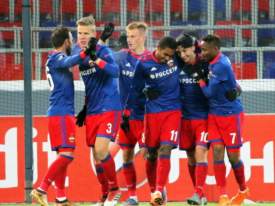 ZSKA Moskau feiert das goldene Tor gegen Roter Stern Belgrad