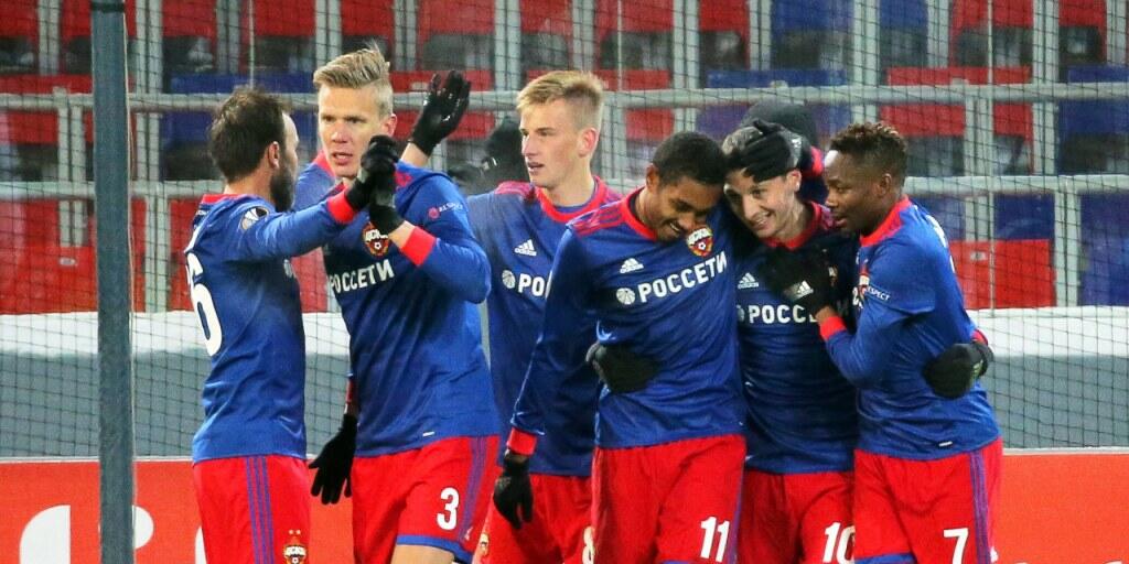 ZSKA Moskau feiert das goldene Tor gegen Roter Stern Belgrad