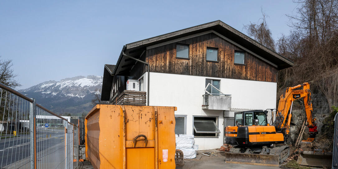 Abrissarbeiten Deutschen Rhein in Bendern, Abrissarbeiten, Entr&auml;umung, Gasthaus,