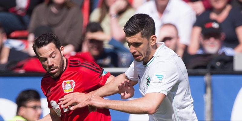 Gonzalo Castro (links) im Duell mit Hannovers Ceyhun Gülselam Gonzalo Castro (links) im Duell mit Hannovers Ceyhun Gülselam