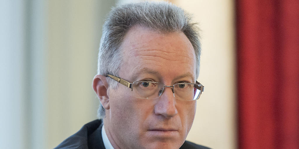Yves Mirabaud, Präsident der Vereinigung Schweizer Privatbanken (VSPB), spricht an der Medienkonferenz am Donnerstag in Bern über die Haltung des Verbands zur sogenannten Matter-Initiative. Yves Mirabaud, Präsident der Vereinigung Schweizer Privatbanken (VSPB), spricht an der Medienkonferenz am Donnerstag in Bern über die Haltung des Verbands zur sogenannten Matter-Initiative.