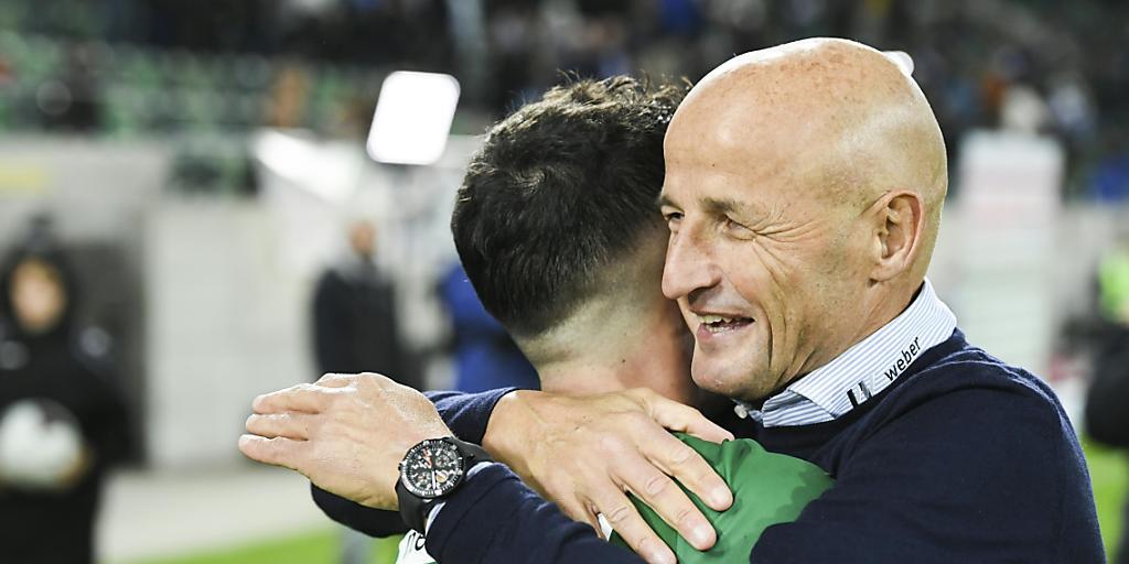 St. Gallens Trainer Peter Zeidler freut sich mit Boris Babic über ein weiteres Erfolgserlebnis St. Gallens Trainer Peter Zeidler freut sich mit Boris Babic über ein weiteres Erfolgserlebnis