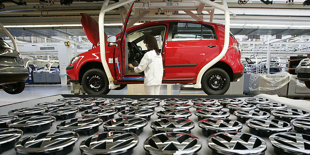 Produktion des VW-Golfs in der Volkswagen-Fabrik in der deutschen Stadt Wolfsburg. (Archivbild)