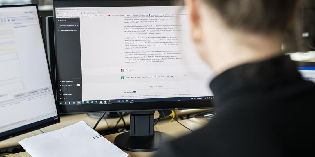 KI, KUENSTLICHE INTELLIGENZ, AI, ARTIFIZIELLE INTELLIGENZ, AUTOMATISIERUNG, AUTOMATION, MASCHINELLES LERNEN, LAPTOP, NOTEBOOK, OPEN AI, CHATGPT, CHAT GPT, GENERATIVE PRE-TRAINED TRANSFORMER, CHATBOT