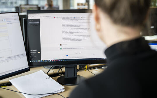 KI, KUENSTLICHE INTELLIGENZ, AI, ARTIFIZIELLE INTELLIGENZ, AUTOMATISIERUNG, AUTOMATION, MASCHINELLES LERNEN,  LAPTOP, NOTEBOOK,  OPEN AI, CHATGPT, CHAT GPT, GENERATIVE PRE-TRAINED TRANSFORMER, CHATBOT