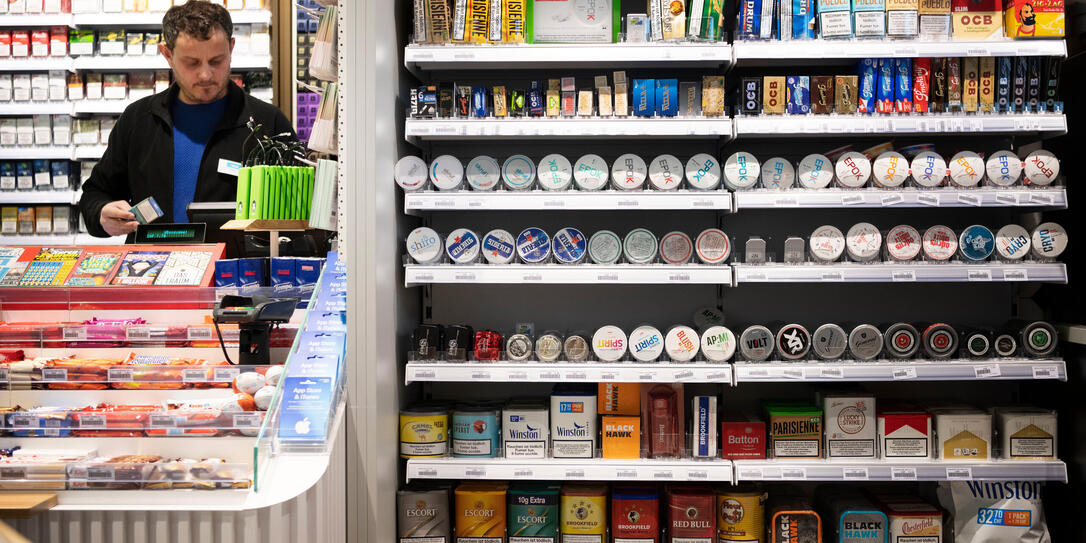 VALORA, VALORA GRUPPE, HANDELSUNTERNEHMEN, HANDELSKONZERN, CONVENIENCE, CONVENIENCE-KONZEPT, MULTIFORMATSTRATEGIE, VERKAUFSFORMAT, WERTSCHOEPFUNGSKETTE, VERKAUFSSTELLLE, POINT OF SALE, K KIOSK, KIOSK, KIOSKKONZERN, ZIGARETTE, SNUS, TABAK, VALORA, VALORA GRUPPE, HANDELSUNTERNEHMEN, HANDELSKONZERN, CONVENIENCE, CONVENIENCE-KONZEPT, MULTIFORMATSTRATEGIE, VERKAUFSFORMAT, WERTSCHOEPFUNGSKETTE, VERKAUFSSTELLLE, POINT OF SALE, K KIOSK, KIOSK, KIOSKKONZERN, ZIGARETTE, SNUS, TABAK,