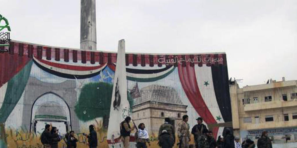 Rebellenkämpfer von Ahrar al-Sham feiern die Einnahme der Stadt Idlib. Die Gruppe ist gegen die vereinbarte Waffenruhe in Syrien. (Archivbild)