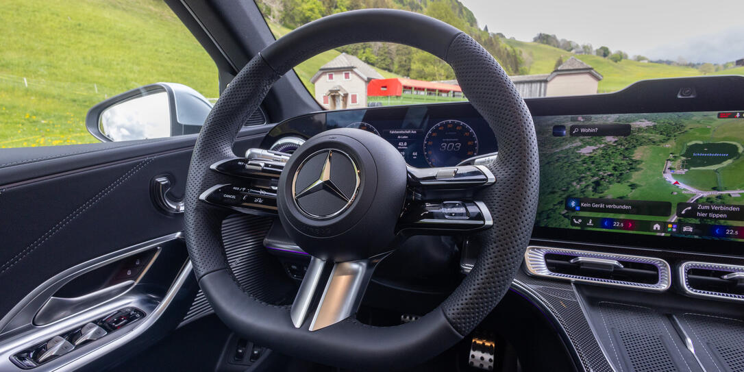 Mercedes-Benz-GLC-400-4MATIC-EQ-2026