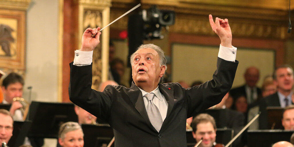 Der Maestro Zubin Mehta beim Neujahrskonzert 2015 in Wien: 1981 ist er beim Israelischen Philharmonieorchester in Tel Aviv zum Musikdirektor auf Lebenszeit ernannt worden; diese Ära endet am nächsten Sonntag, wenn er das Orchester zum letzten Mal in dieser Funktion dirigiert. (Archivbild)