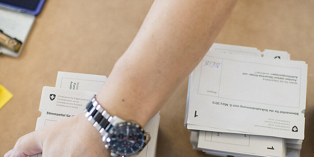F&uuml;r den 9. Februar 2020 werden wieder Abstimmungszettel verteilt. Schweizer Stimmberechtigte entscheiden dann &uuml;ber eine Initiative und ein Referendum. Es wird der erste Abstimmungssonntag der neuen Legislatur. (Themenbild)