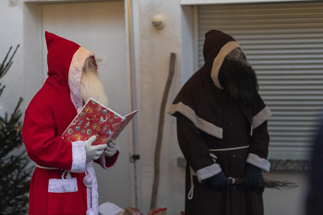 Samichlaus besucht die Heuwiese