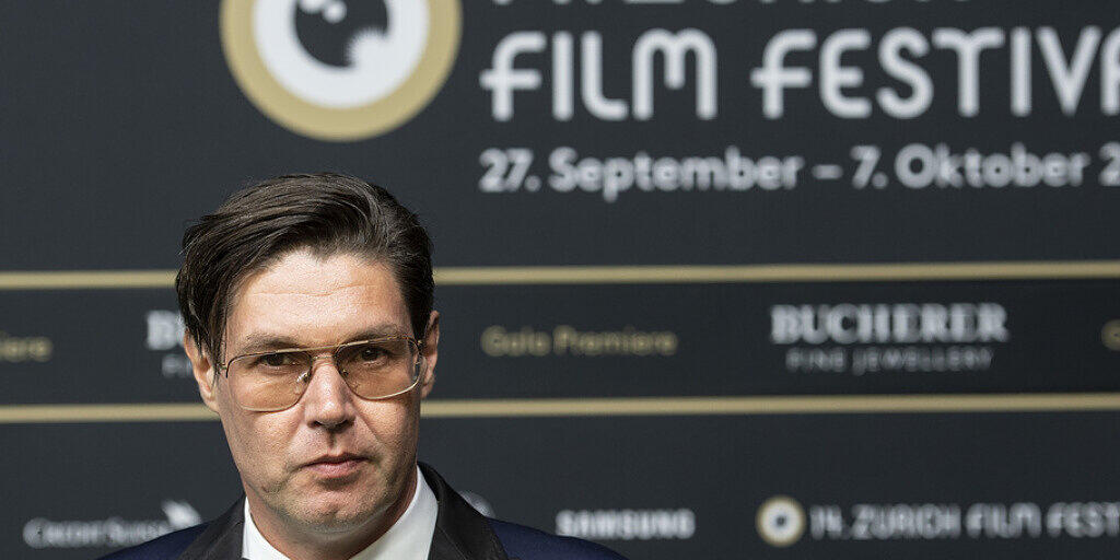 Neuer Film: Mit "Switzerlanders" hat "Wolkenbruch"-Regisseur Michael Steiner den waschechten Schweizer Alltag in einen Kinofilm verwandelt. Neuer Film: Mit "Switzerlanders" hat "Wolkenbruch"-Regisseur Michael Steiner den waschechten Schweizer Alltag in einen Kinofilm verwandelt.