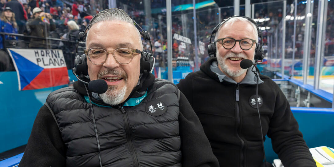 Georges L&uuml;chinger ist Speaker an den Olympischen Spielen. Er coacht auch Speakertalente wie Giovanni Marti von den ZSC Lions (l.).