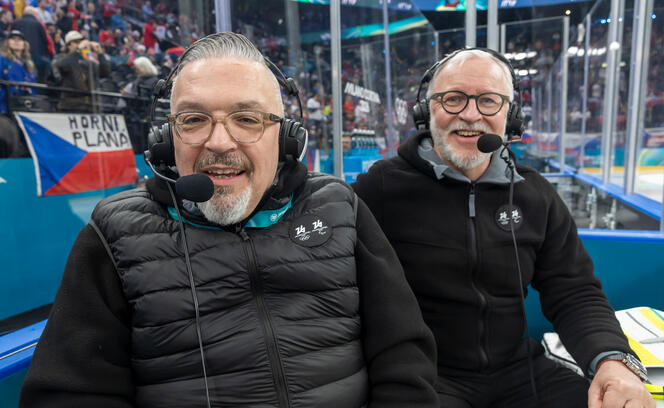 Georges L&uuml;chinger ist Speaker an den Olympischen Spielen. Er coacht auch Speakertalente wie Giovanni Marti von den ZSC Lions (l.).