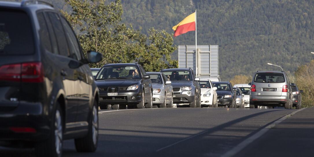 Wer hat ein grünes Gewissen? Stau auf der Rheinbrücke. (Daniel Ospelt) Wer hat ein grünes Gewissen? Stau auf der Rheinbrücke. (Daniel Ospelt)