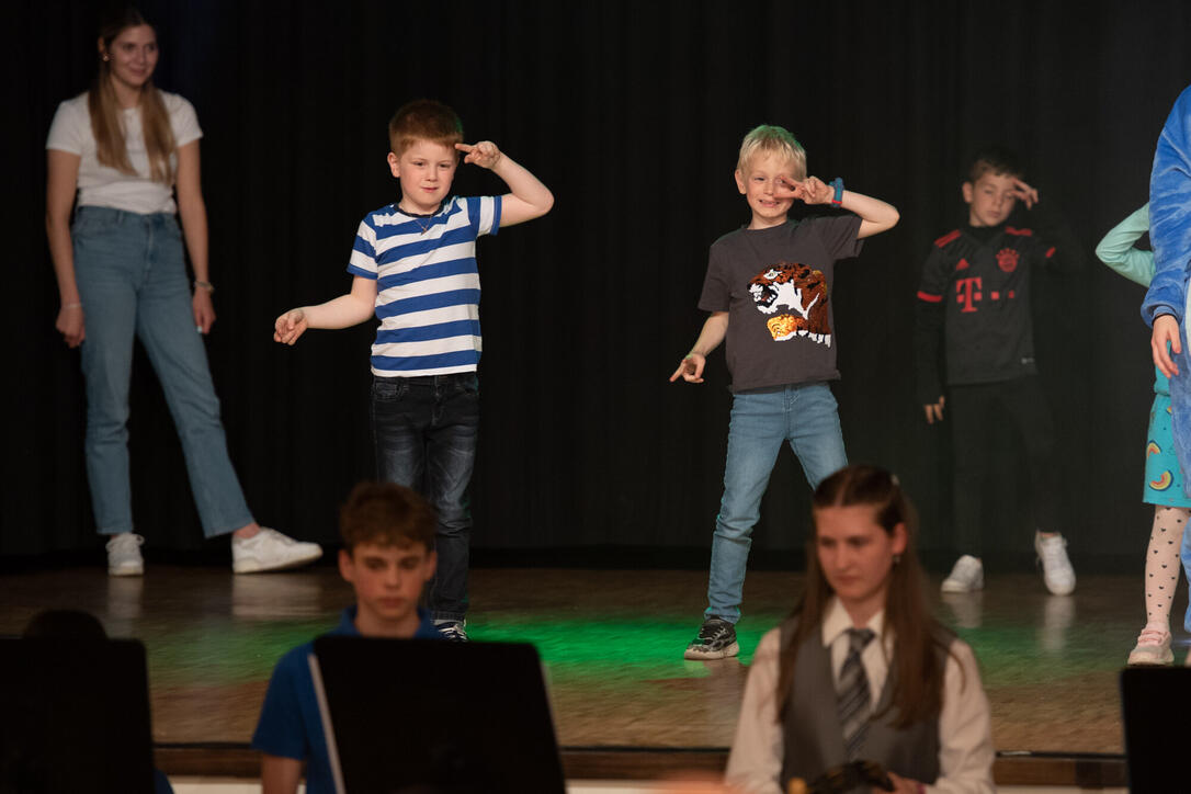 Kinderkonzert der Harmoniemusik Triesen mit der Jungmusik und der Mönsterli-Band, Triesen