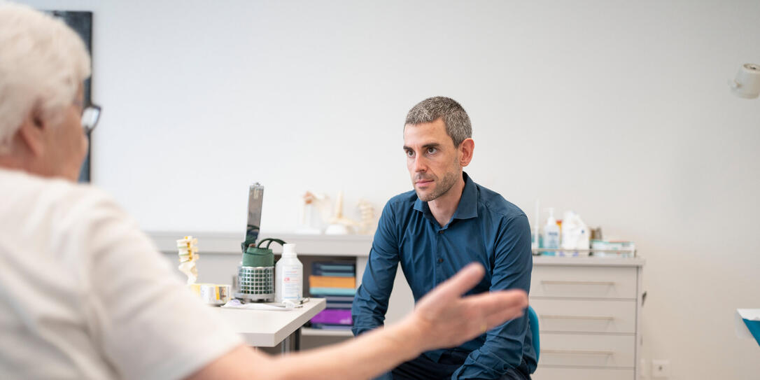 HAUSARZT, HAUSARZTPRAXIS, ARZTPRAXIS, AERZTEHAUS, AERZTEZENTRUM, AERZTEHAUS SEEBACH, PATIENTIN, AERZTLICHE KONSULTATION, KONSULTATION, GESPRAECH, BESPRECHUNG, HAUSARZT, HAUSARZTPRAXIS, ARZTPRAXIS, AERZTEHAUS, AERZTEZENTRUM, AERZTEHAUS SEEBACH, PATIENTIN, AERZTLICHE KONSULTATION, KONSULTATION, GESPRAECH, BESPRECHUNG,