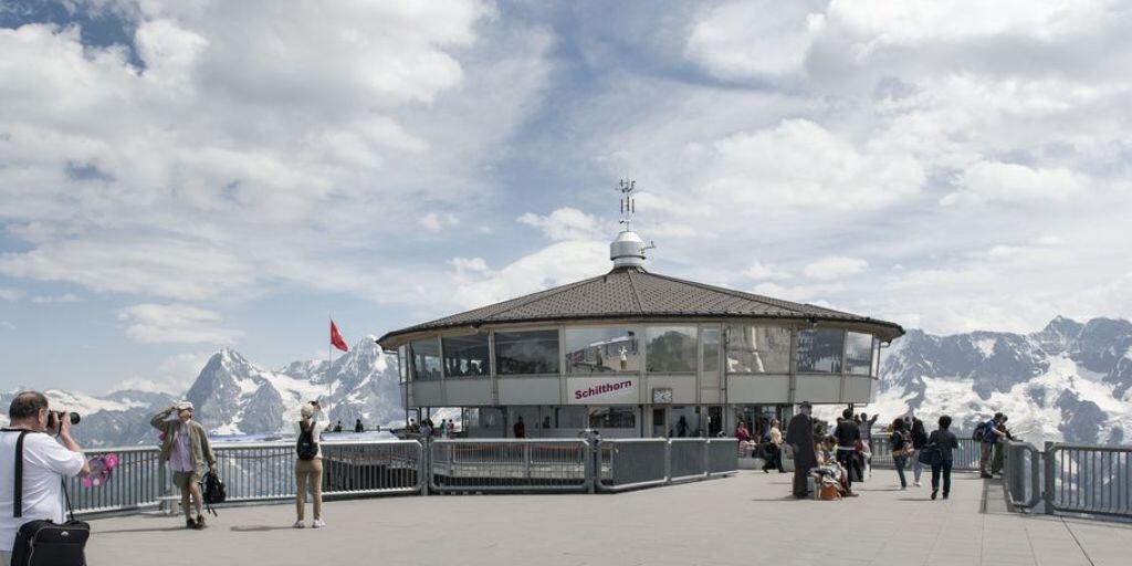 Das Schilthorn mit seinem Drehrestaurant kann bis heute vom Mythos 007 profitieren. Das Schilthorn mit seinem Drehrestaurant kann bis heute vom Mythos 007 profitieren.