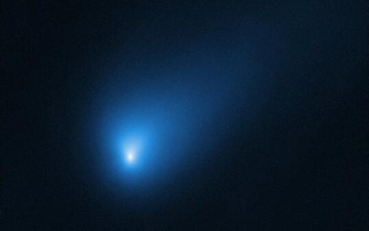 Als das Hubble-Weltraumteleskop am 12. Oktober diese Aufnahme schoss, war der interstellare Komet 2I/Borisov etwa 420 Millionen Kilometer von der Erde entfernt.