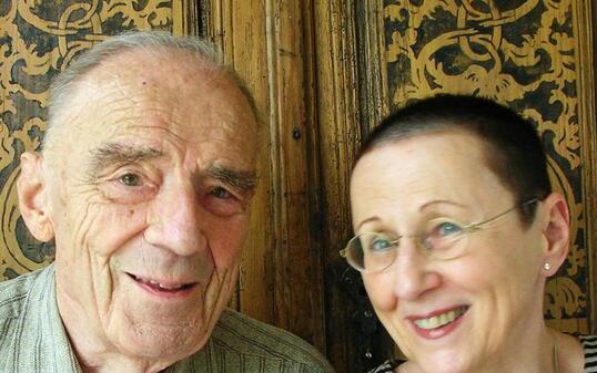 Der ehemalige Patron des Kochgeschirrherstellers Jacques Kuhn ist im Alter von 97 Jahren gestorben: Als über 90-Jähriger schrieb er gemeinsam mit seine Frau Roswitha drei Krimis. (Bild: Gmeiner-Verlag)
