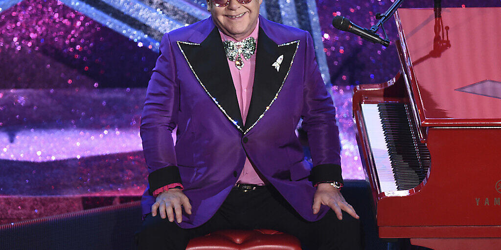 Die grossen Stars der Musikszene haben die Amerikaner in der Corona-Krise mit einem emotionalen Wohnzimmer-Konzert zum Durchhalten aufgerufen. Moderierte wurde das "iHeartRadio Living Room Concert for America" von Elton John. (Archivbild)