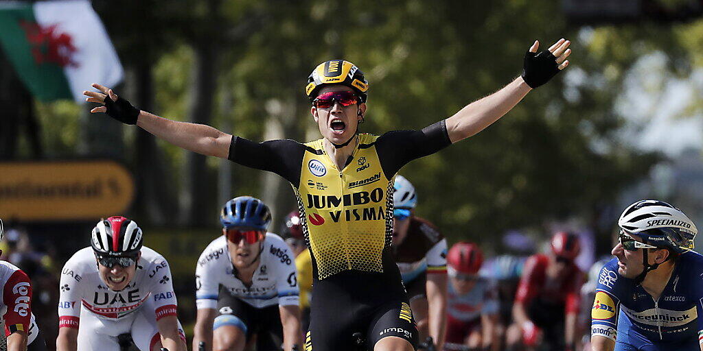 Der Belgier Wout Van Aert bejubelt seinen Sieg in der 10. Etappe der Tour de France