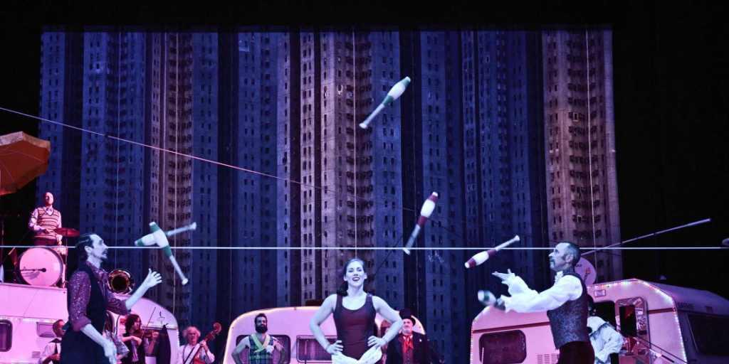 Szene aus dem Zirkusstück "Katharina Knie" von Carl Zuckmayer am Theater St. Gallen (Bild: Tine Edel, Theater St. Gallen)