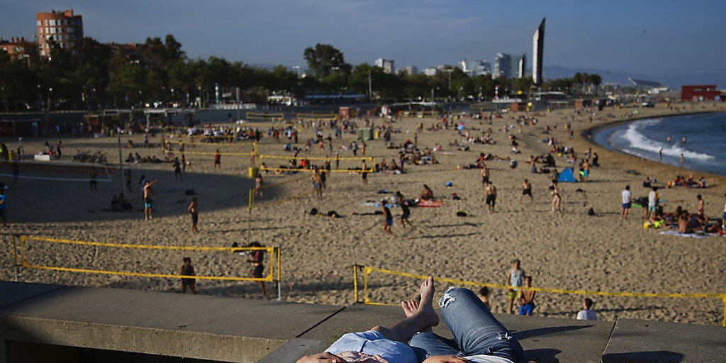 Erholung und Snne am Strand von Barcelona: Trotz Terroranschlag und politischer Krise ist Katalonien die beliebteste Touristenregion Spaniens. (Archivbild)