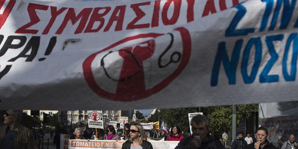 Protestzug streikender Spitalangestellter am Mittwoch in Athen. Protestzug streikender Spitalangestellter am Mittwoch in Athen.