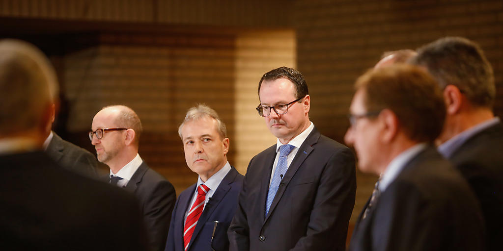 Einer aus der Regierung will nach den Wahlen nicht mehr: Thomas Zwiefelhofer (Bildmitte) erklärte am Montag den Rücktritt.