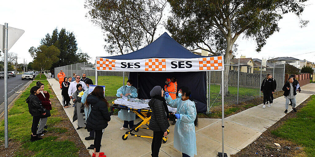 A person receives a COVID-19 test at a Coronavirus pop-up testing facility in Broadmeadows, Melbourne, Friday, June 26, 2020. Coronavirus pop-up testing facilities have been setup in residential streets throughout area's considered coronavirus hotspots following a spike in cases. (AAP Image/James Ross) NO ARCHIVING
