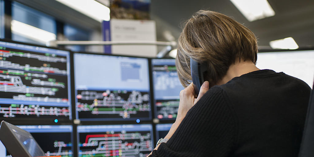 Die SBB investiert in ein neues Datennetz, das die Grundlage für das Zugleitsystem aber auch die Kundeninformationssysteme und Verkaufssysteme bildet. (Archiv) Die SBB investiert in ein neues Datennetz, das die Grundlage für das Zugleitsystem aber auch die Kundeninformationssysteme und Verkaufssysteme bildet. (Archiv)