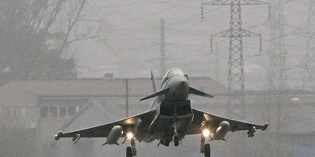 Der Ständerat will neue Kampfjets für 6 Milliarden Franken kaufen. Der Betrag soll vollständig durch Gegengeschäfte in der Schweiz kompensiert werden. (Archivbild) Der Ständerat will neue Kampfjets für 6 Milliarden Franken kaufen. Der Betrag soll vollständig durch Gegengeschäfte in der Schweiz kompensiert werden. (Archivbild)