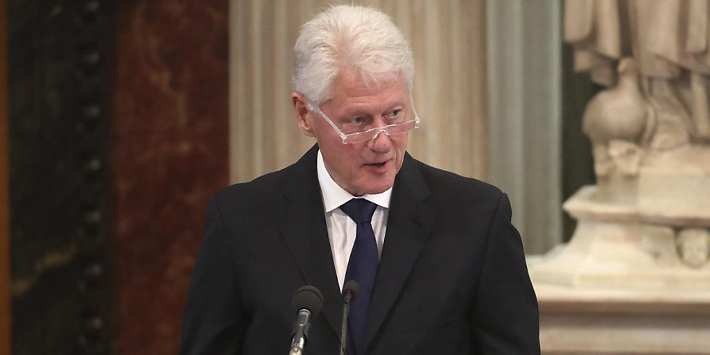 Der ehemalige US-Pr&auml;sident Bill Clinton war erneut als Buchautor t&auml;tig - nach Sachb&uuml;chern ist es diesmal allerdings ein Roman. (Archivbild)