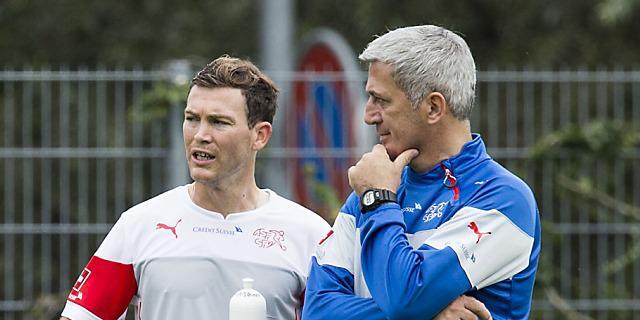 Petkovic (rechts) gönnt Lichtsteiner eine Erholungspause