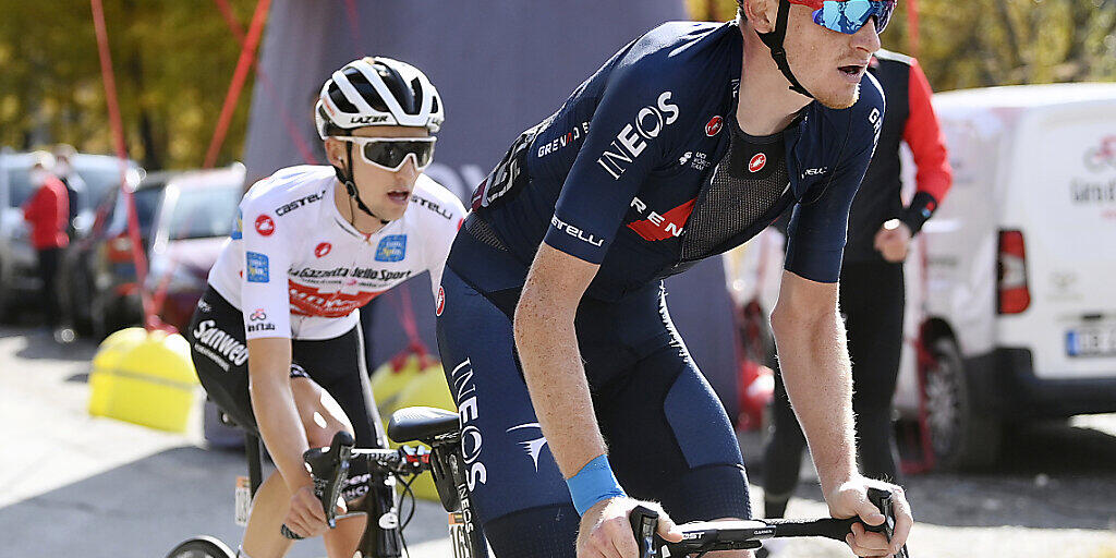 Der Brite Tao Geoghegan Hart (vorne) und der Australier Jai Hindley werden am Sonntag den Giro-Gesamtsieg unter sich ausmachen