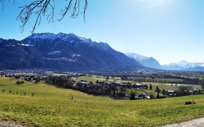 Panoramabild von Krest auf Eschen, Höhenweg, man sieht bis Schaan und weiter.