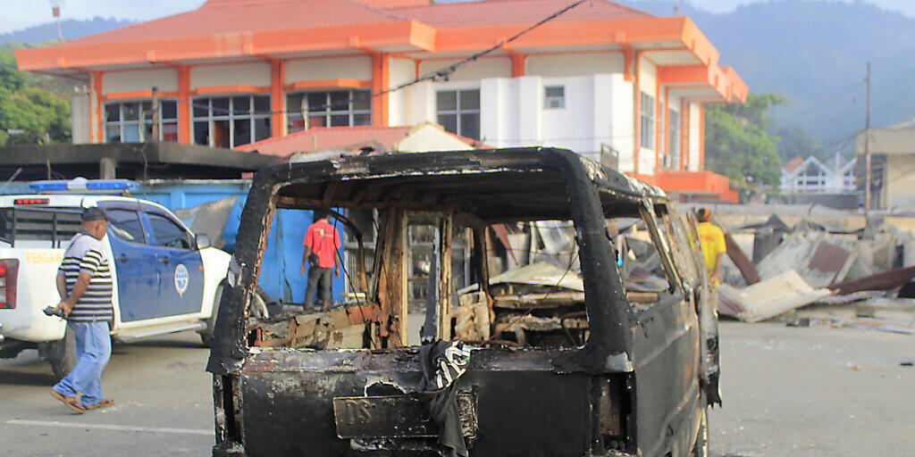Indonesien hat 2500 Polizisten und Soldaten in die Unruheregion Papua geschickt, um dort andauernde Proteste für Selbstbestimmung zu kontrollieren.Die heftigen Proteste für Autonomie und gegen Polizeigewalt in den Provinzen Papua und Westpapua halten seit Mitte August an. (Archivbild) Indonesien hat 2500 Polizisten und Soldaten in die Unruheregion Papua geschickt, um dort andauernde Proteste für Selbstbestimmung zu kontrollieren.Die heftigen Proteste für Autonomie und gegen Polizeigewalt in den Provinzen Papua und Westpapua halten seit Mitte August an. (Archivbild)