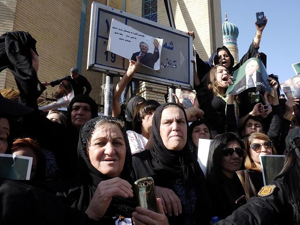 Es kamen jung und alt, um von Talabani Abschied zu nehmen