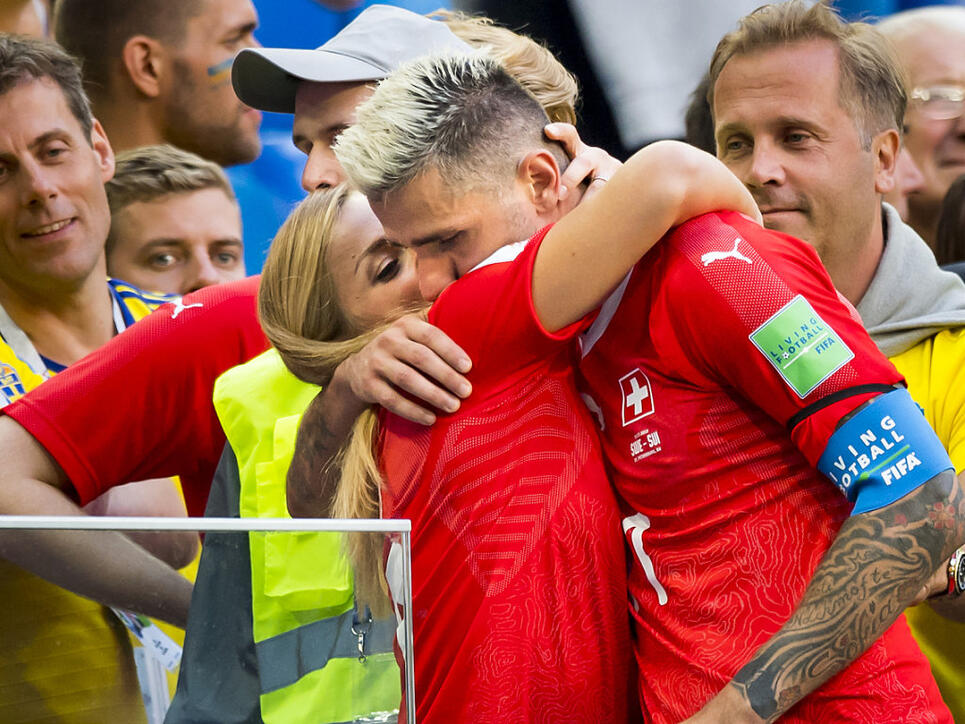 Lara Gut und Valon Behrami (hier an der Fussball-WM in Russland nach dem Ausscheiden der Schweiz gegen Schweden) sind nun ein Ehepaar