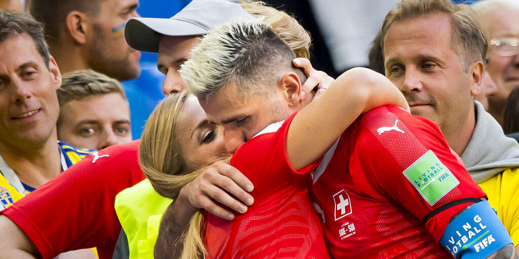 Lara Gut und Valon Behrami (hier an der Fussball-WM in Russland nach dem Ausscheiden der Schweiz gegen Schweden) sind nun ein Ehepaar