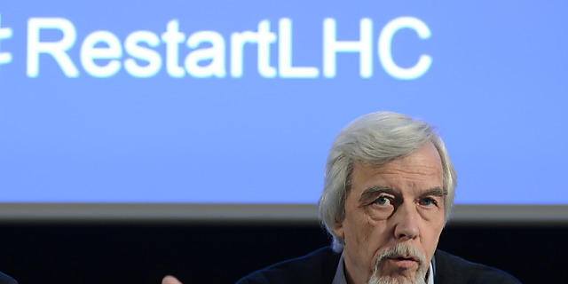 Rolf-Dieter Heuer, der Direktor des CERN verkündet den Neustart Rolf-Dieter Heuer, der Direktor des CERN verkündet den Neustart