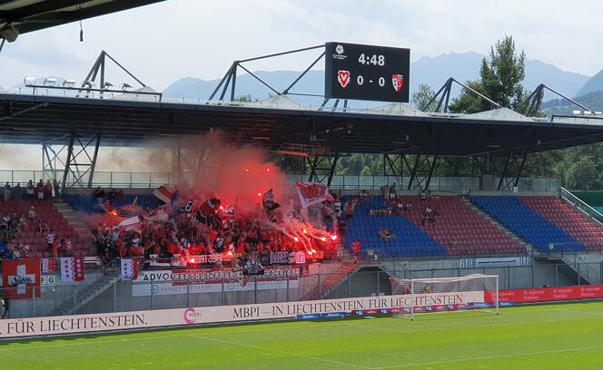Sion-Fans Pyros bei FCV-Heimspiel