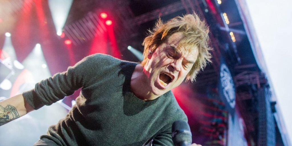 Campino von den Toten Hosen hört wieder gut. Sein Hörsturz sei ein Schuss vor den Bug gewesen, der ihn daran erinnern soll, weniger zu stressen. Aber deswegen gleich mit Yoga anfangen will er denn doch nicht. (Archivbild)