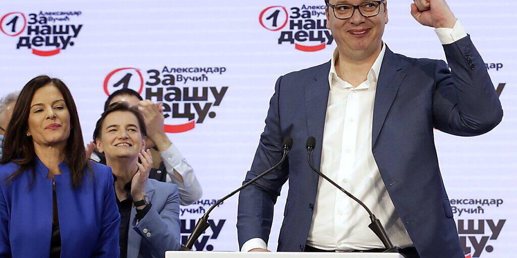 Die Partei von Serbiens Präsident Aleksandar Vucic hat die Parlamentswahl in Serbien haushoch gewonnen. Die Partei von Serbiens Präsident Aleksandar Vucic hat die Parlamentswahl in Serbien haushoch gewonnen.