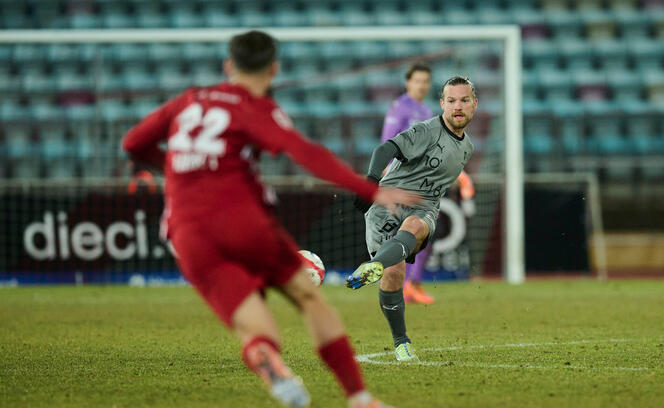 Die sonst sichere FCV-Defensive um Liridon Berisha (r.), hatte gegen Lausanne alle H&auml;nde voll zu tun.