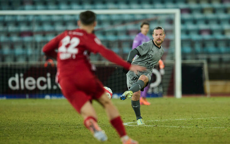Die sonst sichere FCV-Defensive um Liridon Berisha (r.), hatte gegen Lausanne alle H&auml;nde voll zu tun.
