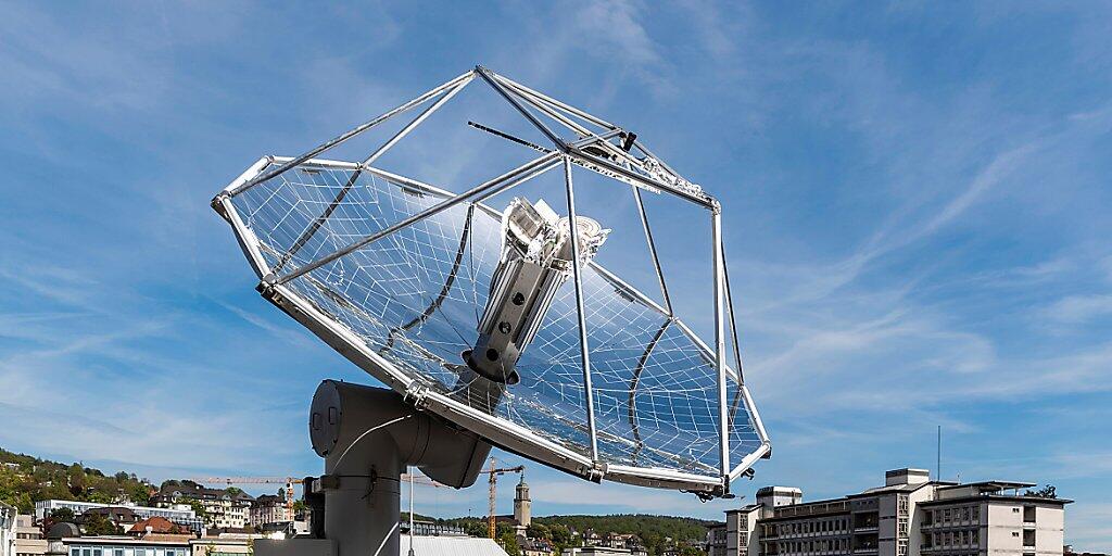 ETH-Weltneuheit: Treibstoffe aus Luft und Sonne werden von einer Mini-Raffinerie auf einem ETH-Dach in Zürich produziert. ETH-Weltneuheit: Treibstoffe aus Luft und Sonne werden von einer Mini-Raffinerie auf einem ETH-Dach in Zürich produziert.