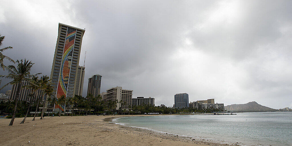 Leere Strände: Hawaii bereitet sich am Sonntag auf die Ankunft des Hurrikans "Douglas" vor.