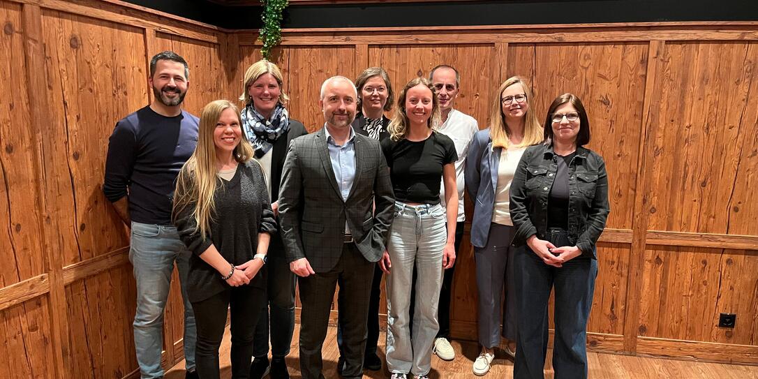 Der gew&auml;hlte neue Vorstand des Schwimmverbandes Liechtenstein mit Panagiotis Potolidis, Sandra Werilli, Stefanie Rusch, Thomas D. Hasler (Pr&auml;sident), Birgit Sevelda-Matheis, Livia Herle, Peter Schrott, Verena Neidow und Alexandra Leg&eacute;ndi (v.l.).